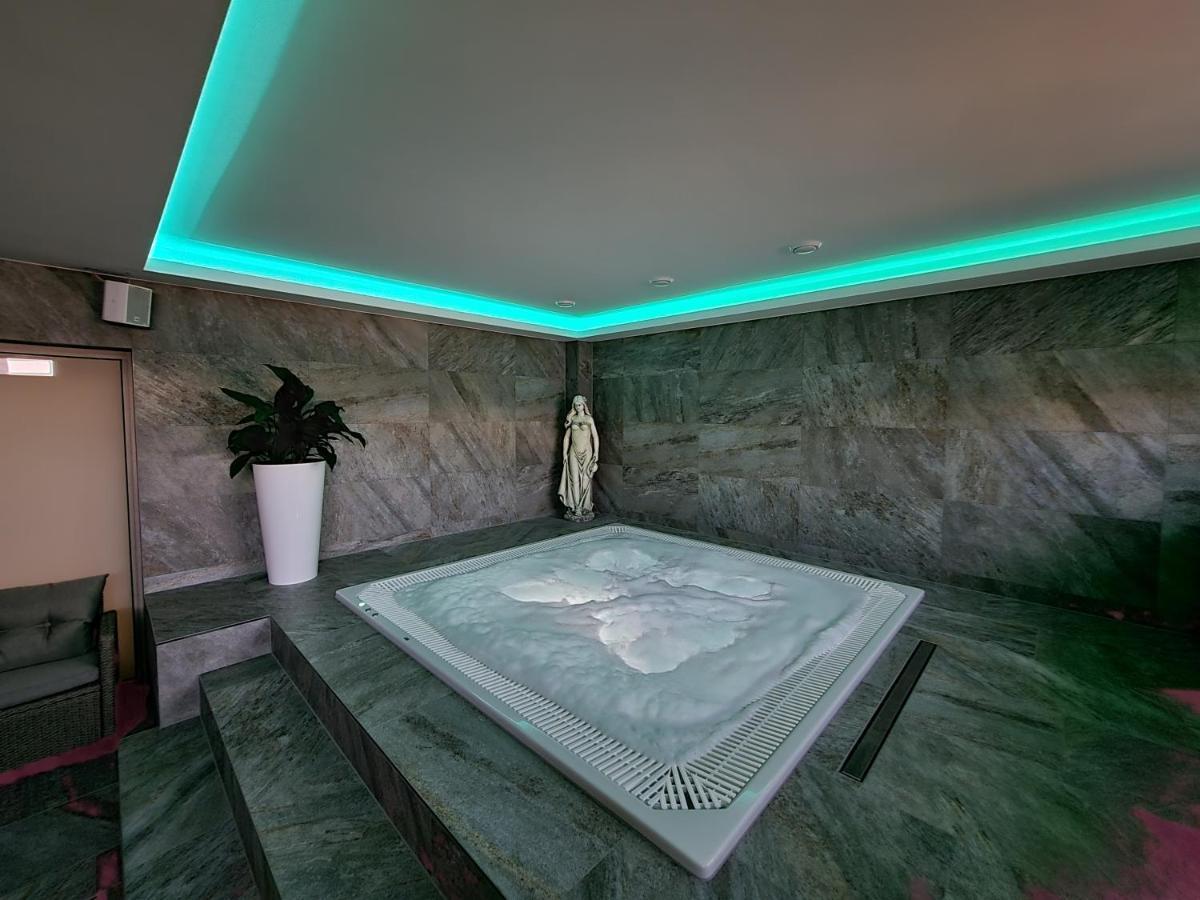 Chaty Krusetnica S Luxusnym Privatnym Wellness Extérieur photo
