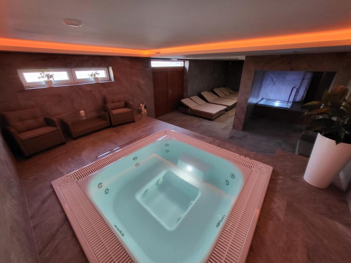 Chaty Krusetnica S Luxusnym Privatnym Wellness Extérieur photo