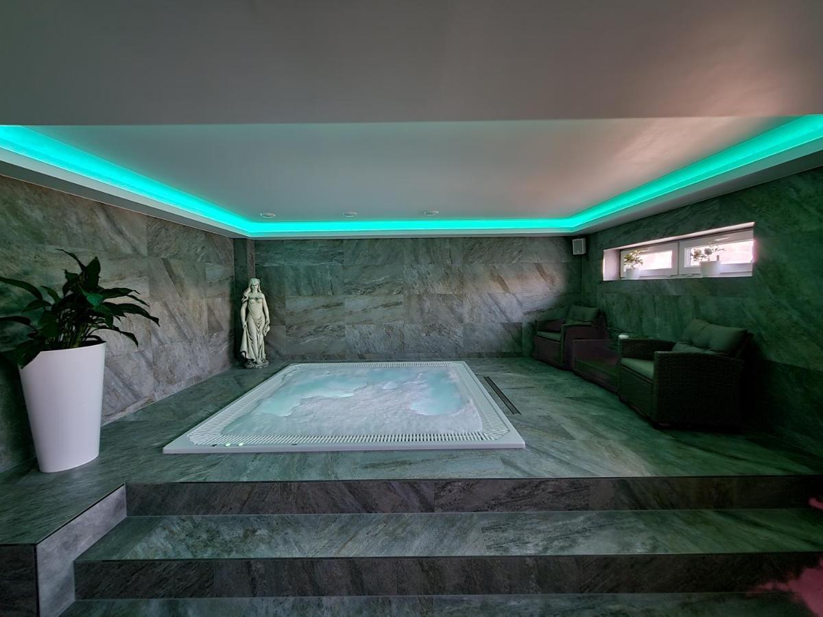 Chaty Krusetnica S Luxusnym Privatnym Wellness Extérieur photo